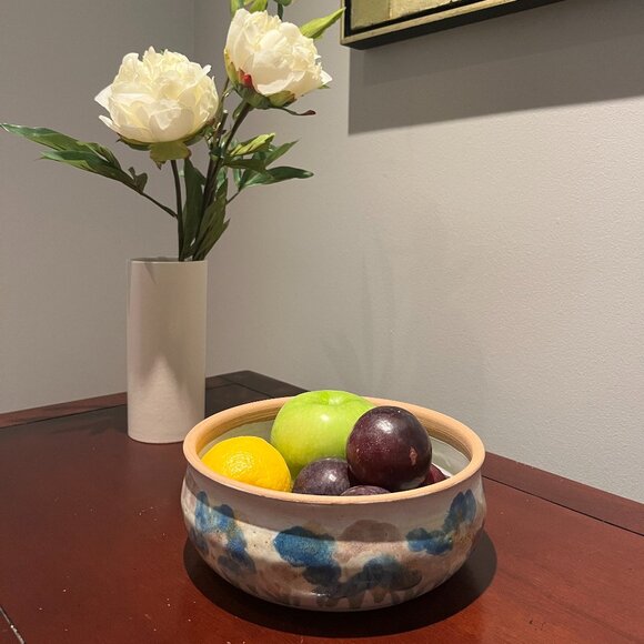 Handmade ceramic bowl with abstract painted flowers - Picture 7 of 10